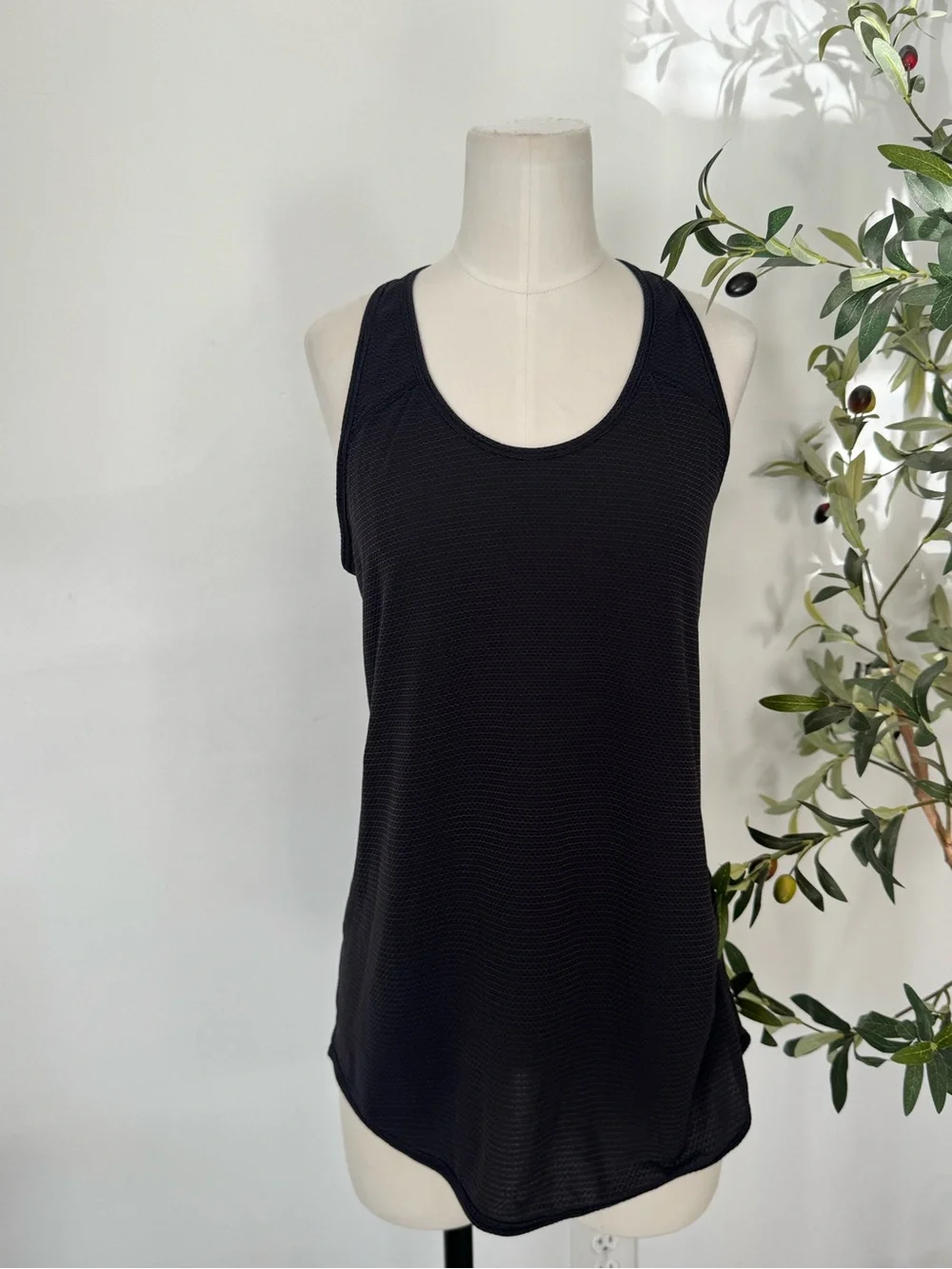 Lululemon Black Racerback Mesh Workout Tank Top Size 6 Athletic Yoga Running Gym
